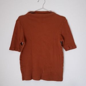 Ribbed rust/terracotta tee